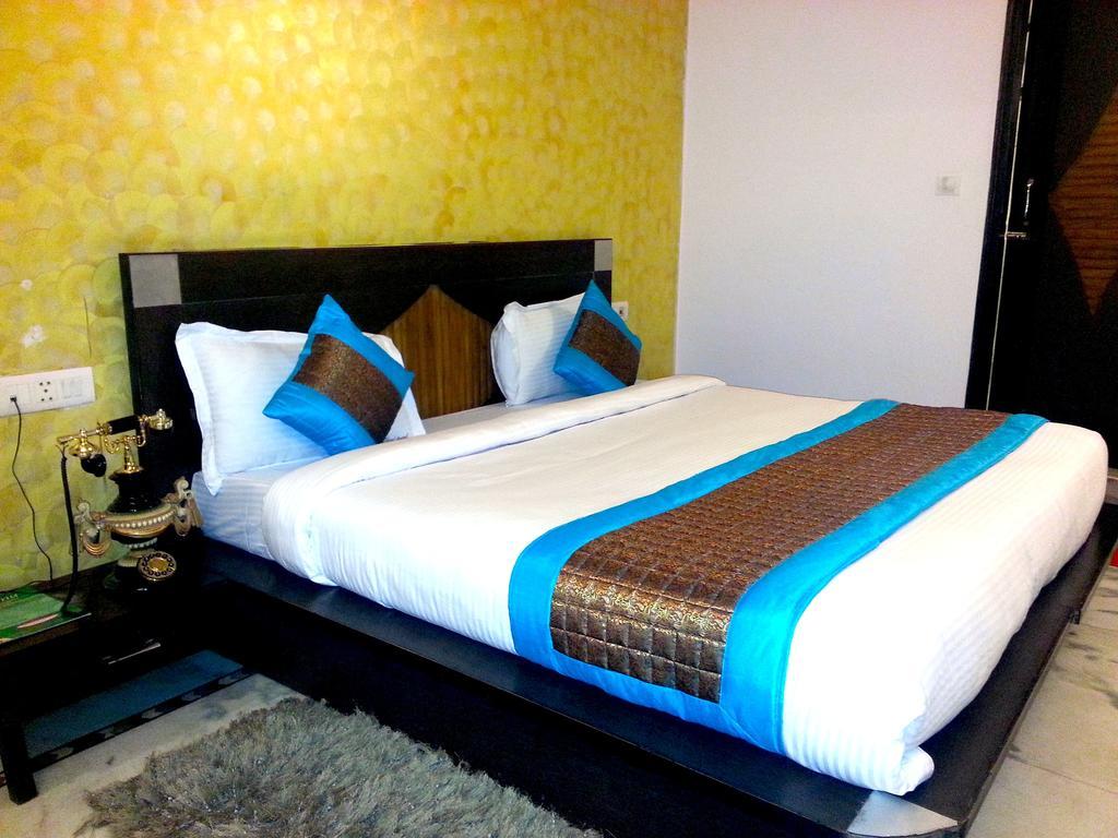 Hotel Ananda เดลี ภายนอก รูปภาพ