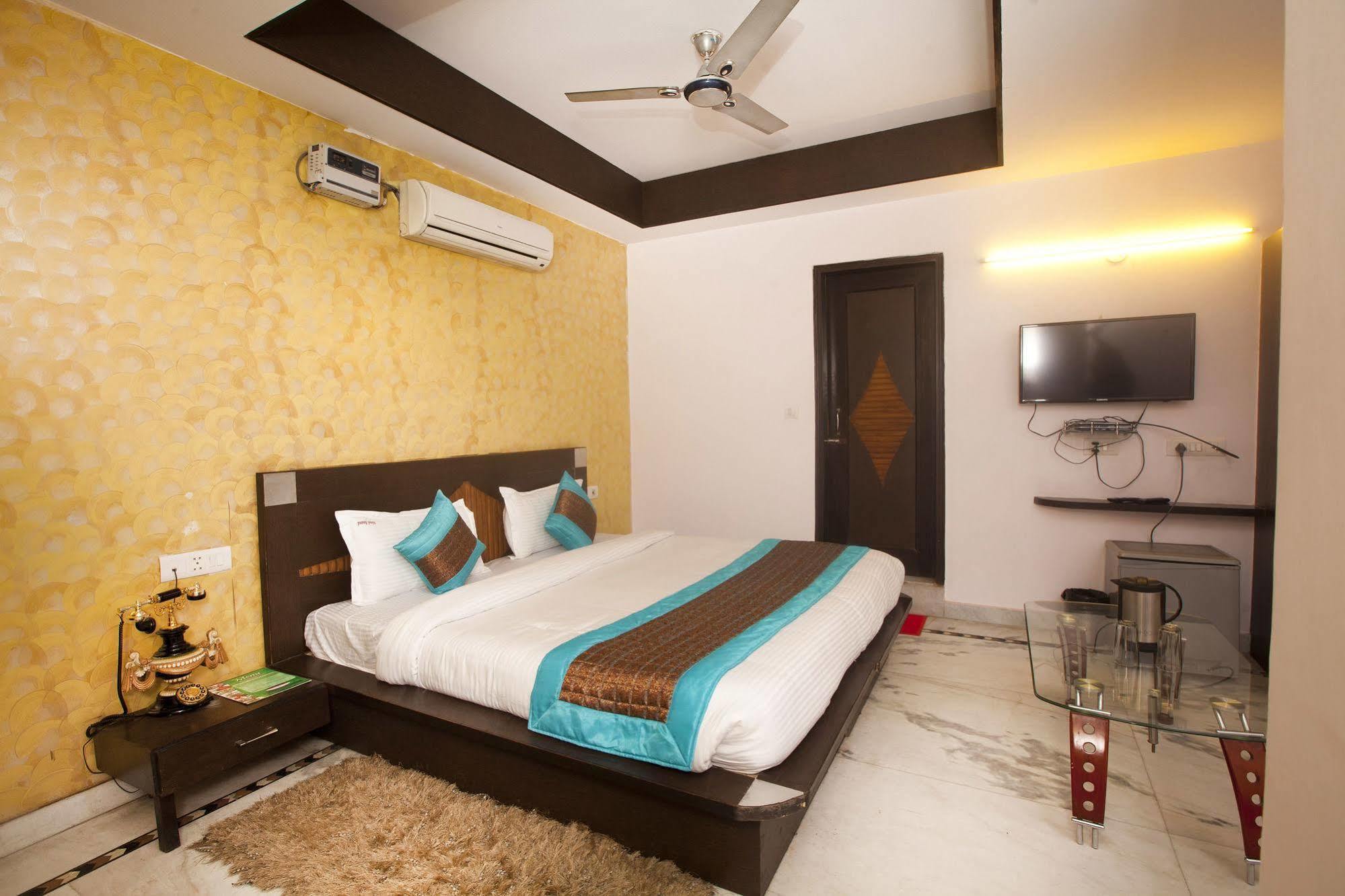Hotel Ananda เดลี ภายนอก รูปภาพ